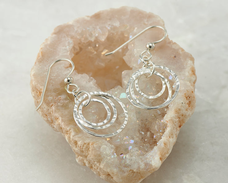 hammered hoop silver polished earring in quartz