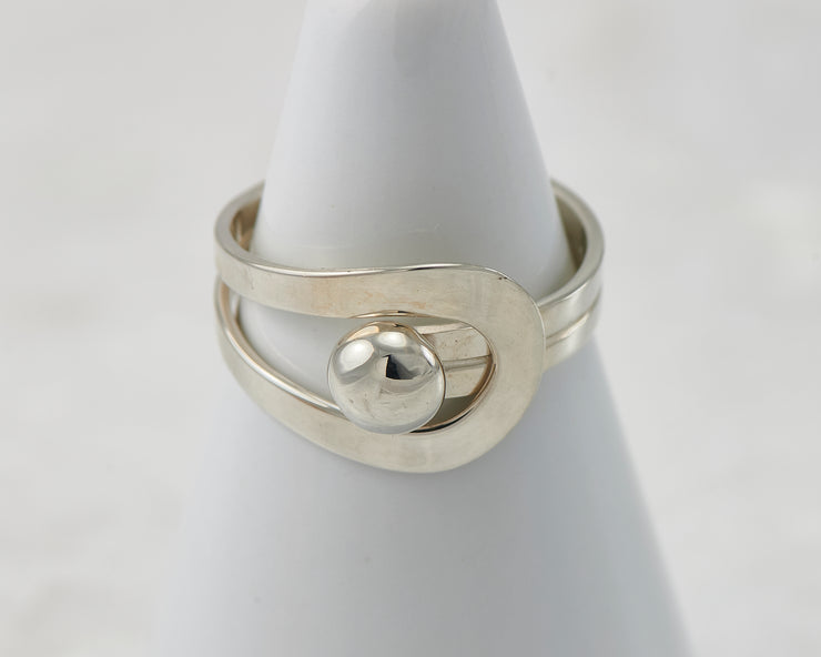 White ring holder with modern Silver ring