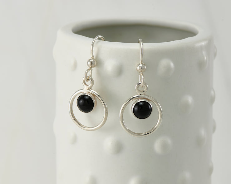 Silver polished black onyx earrings on dotted vase