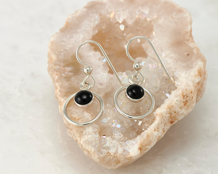 black onyx silver polished earring in quartz