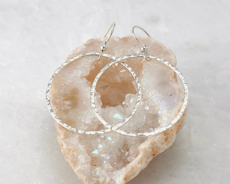 large hammered hoop silver earring in quartz