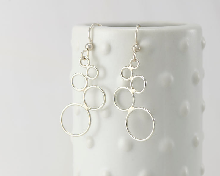 Silver polished circles chandelier earrings on dotted vase