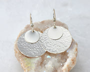 hammered discs silver polished earring in quartz