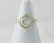ring holder with silver circles ring