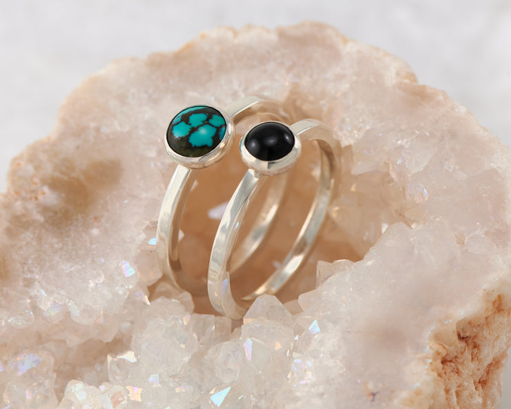 central turquoise and black onyx ring in quartz