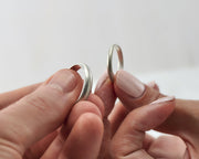 his and hers wedding ring on man and woman's hands